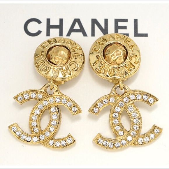 CHANEL Jewelry - Chanel Vintage dangle clip on earrings